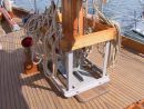 Mast and pin rail